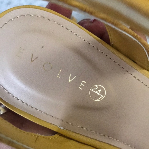 Yellow snake print woven ankle strap sandals 7.5 mustard python evolve NEW 🐍 - Picture 9 of 11